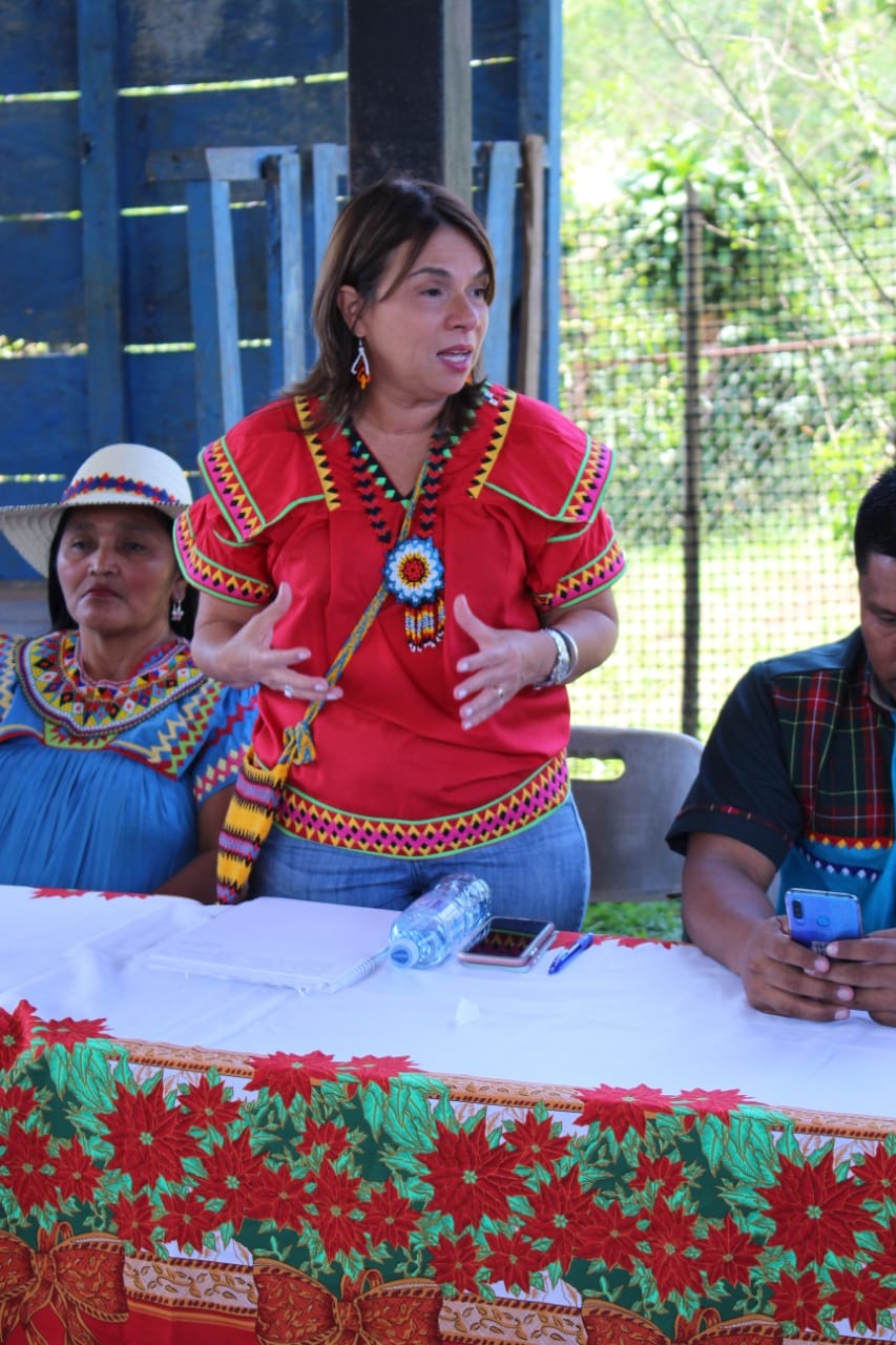 Ministra en Potrero de Caña