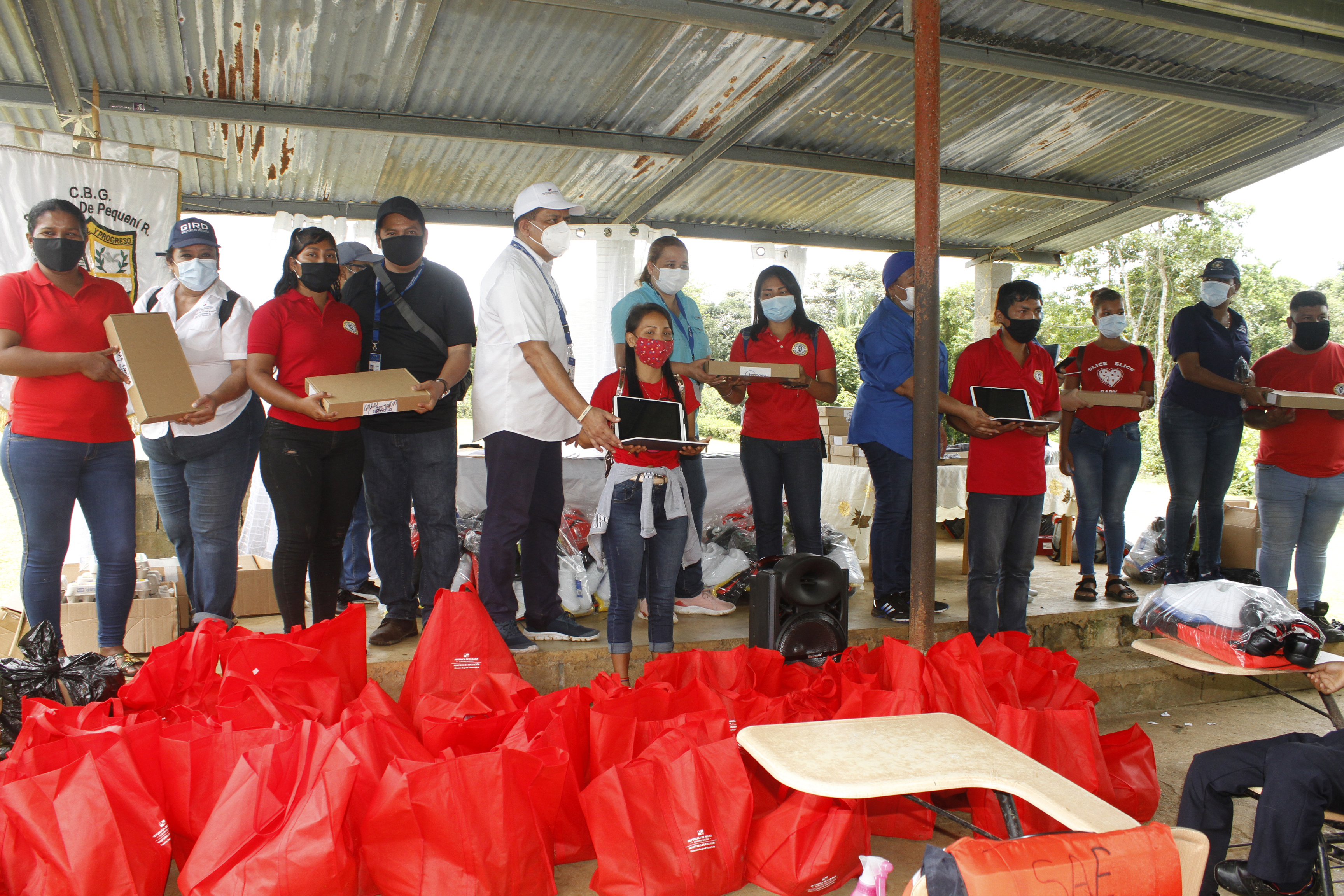 Entrega de materiales educativo