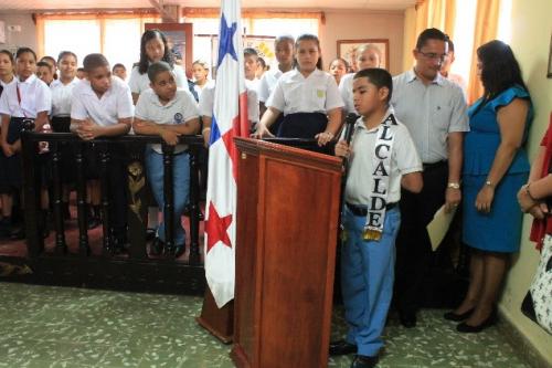 Homenaje%20a%20estudiantes%20sobresalientes%20celebrando%20el%20D%C3%ADa%20del%20Ni%C3%B1o%20(2).jpg