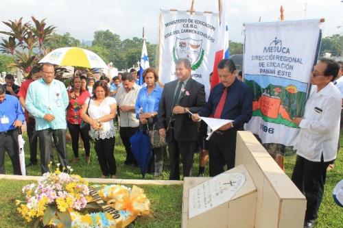 Celebran%20Eucarist%C3%ADa%20y%20romer%C3%ADa%20al%20cementerio%20de%20Chepo%20en%20el%20D%C3%ADa%20de%20los%20Difuntos%20(2).jpg