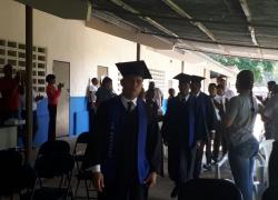 Entrada de los graduandos del Centro Educativo Renacer, promoción 2017