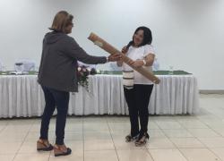 entrega de los mapas por parte de la Supervisora y Coordinadora Regional de Bocas del Toro