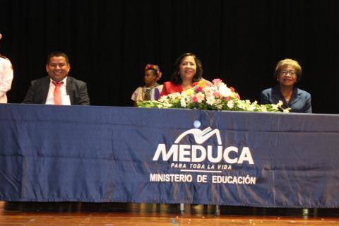 Ministra Marcela de Paredez en congreso