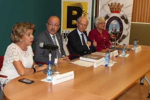 La Academia Panameña de la Lengua y Biblioteca Nacional reciben el libro: "Homenaje Universal al idioma español"