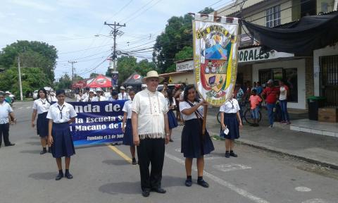 Estudiantes y educadores conmemoran los 167° años