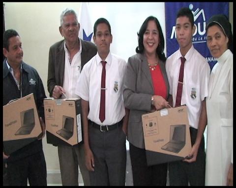 entrega 245 Laptops