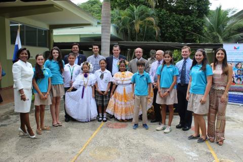 Omar Torrijos Herrera recibe aporte de colegio privado