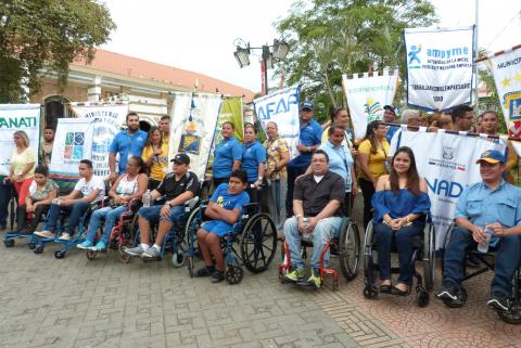 Carrera de silla de ruedas en Chitré