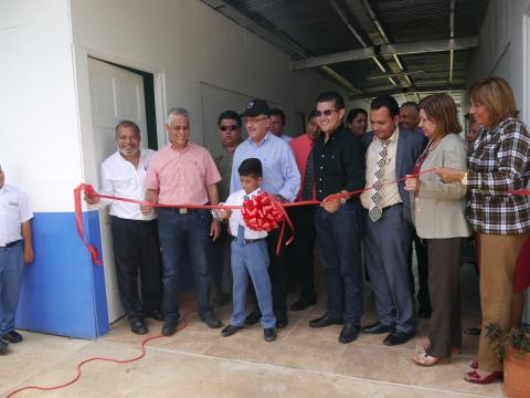 Entregan aulas transitorias a escuela Miguel Alba