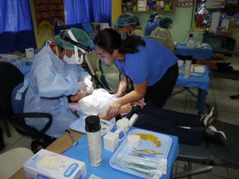 Estudiantes veragüenses reciben atención odontológica gratuita