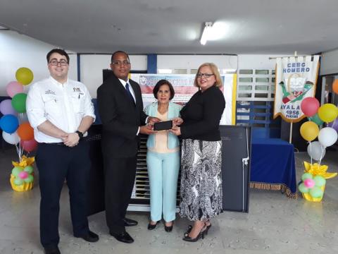 Estudiantes de la Escuela Homero Ayala reciben tablets