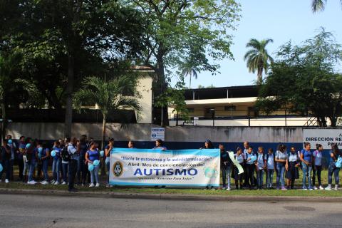 ‘Vestidos de Azul, hoy hablamos autismo’