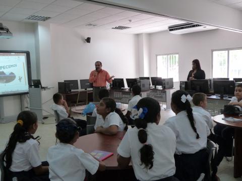 Curso de Robótica Educativa a estudiantes de la Escuela Los Castillos de Parita