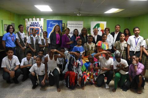 Entrega mejoras a la escuela Luis Jiménez Ruiz en Colón