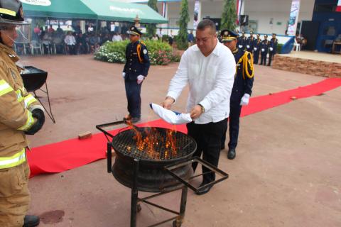 Cremación de banderas en Herrera