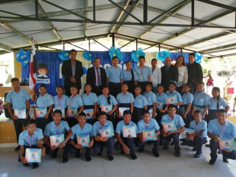 Nuevos bachilleres entrega MEDUCA en Bocas del Toro