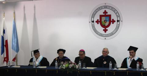 Reconocen al administrador del Canal ‘Doctor Honoris Causa’