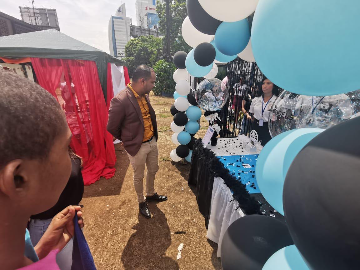 Celebran ‘Feria de Exposiciones’ en la Escuela Profesional