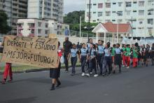 Marchan contra el embarazo en adolescentes